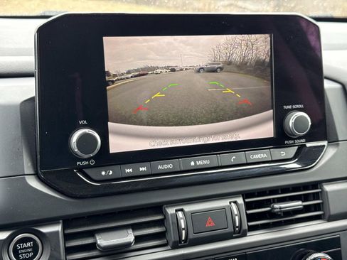 Used 2024 Nissan Pathfinder S image 10