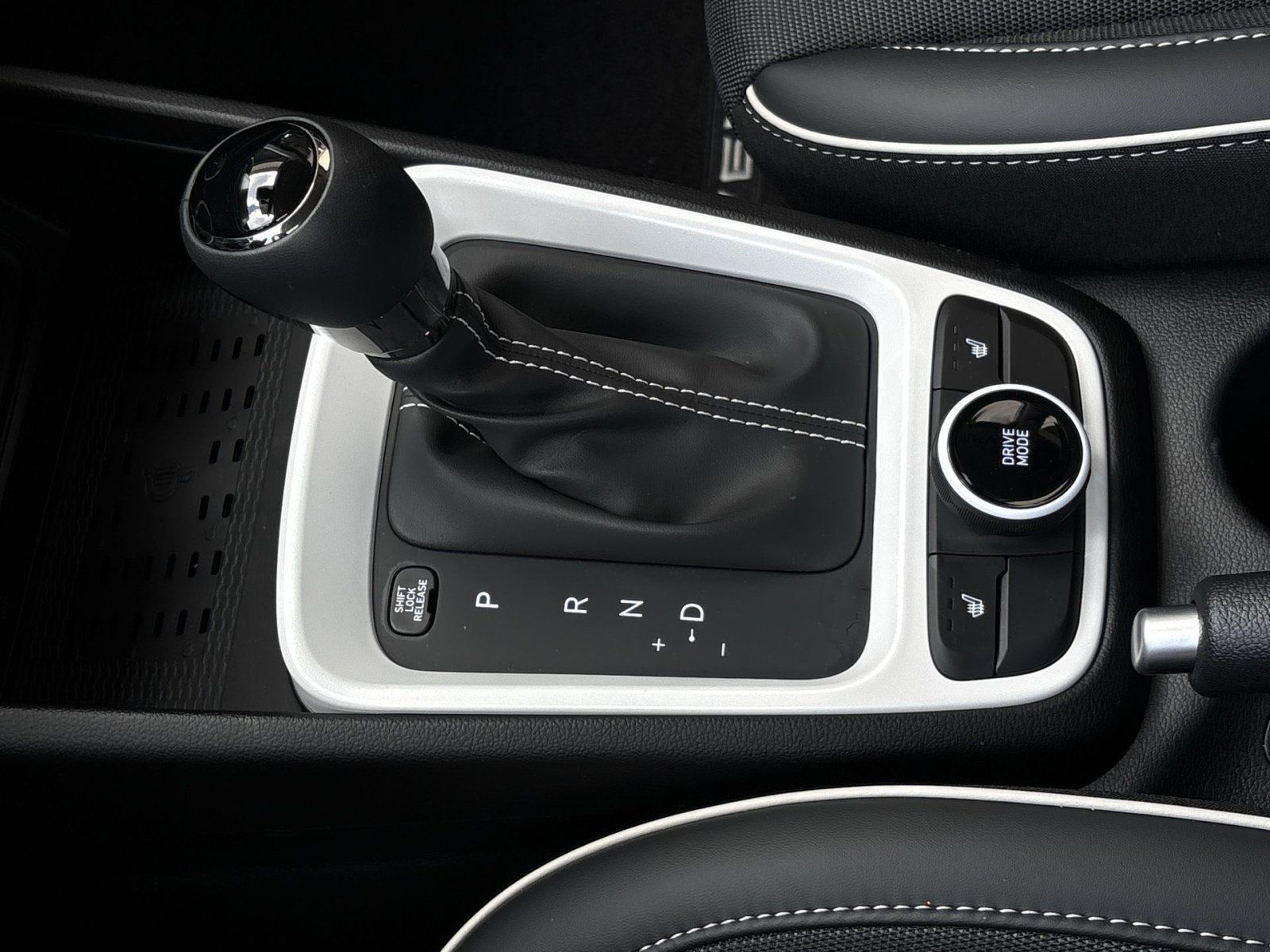 Certified 2026 Hyundai Venue SEL FWD image 22