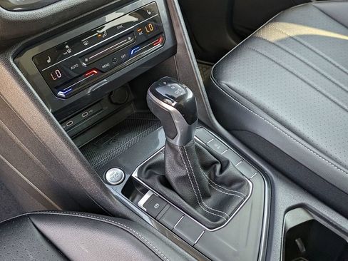 Used 2022 Volkswagen Tiguan SE image 23