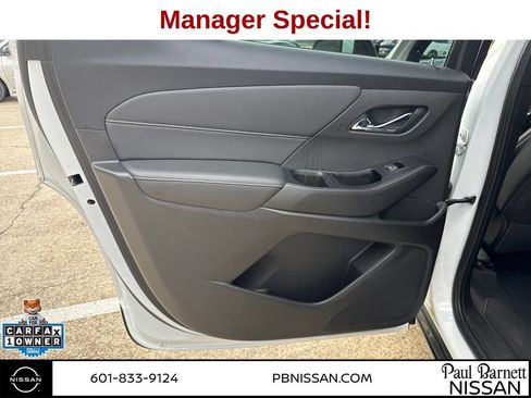 Used 2023 Chevrolet Traverse LT FWD image 15
