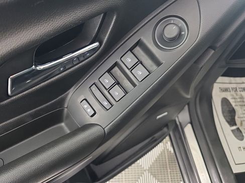 Used 2018 Chevrolet Trax Premier w/ Midnight Edition FWD image 14