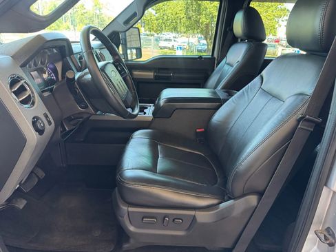 Used 2011 Ford F250 Lariat w/ Lariat Interior Pkg image 11