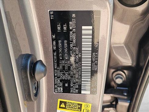 Used 2017 Toyota Highlander Limited Platinum AWD/4WD image 28