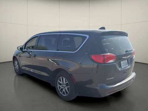 Used 2023 Chrysler Voyager LX FWD image 5