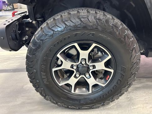 Used 2018 Jeep Wrangler Unlimited Rubicon image 25