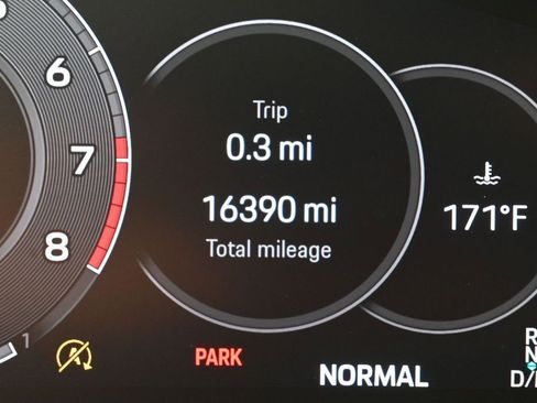 Certified 2025 Porsche Cayenne GTS AWD/4WD image 19