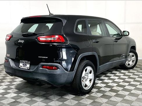 Used 2015 Jeep Cherokee Sport image 11