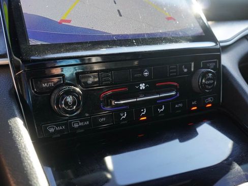 Certified 2024 Jeep Grand Cherokee L Limited w/ Black Appearance Package image 17