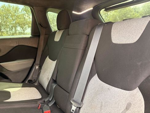 Used 2014 Jeep Cherokee Sport FWD image 8