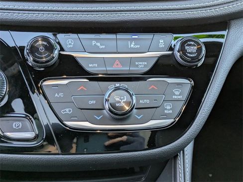 New 2026 Chrysler Pacifica Limited image 21