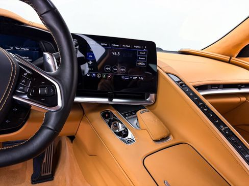 Used 2021 Chevrolet Corvette Stingray Premium Cpe w/ Z51 Performance Package RWD image 11