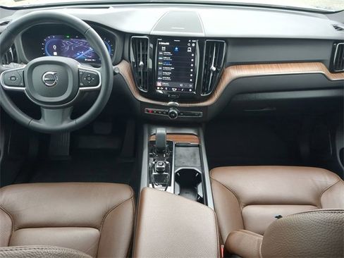 Used 2022 Volvo XC60 B5 Momentum w/ Advanced Package image 14