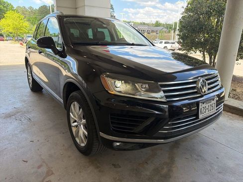 Used 2017 Volkswagen Touareg Sport AWD/4WD image 4