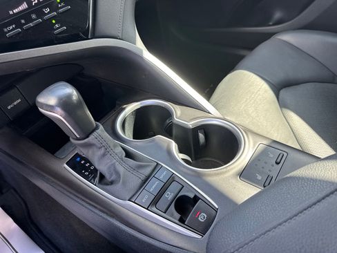 Used 2021 Toyota Camry XLE w/ Navigation Package image 21