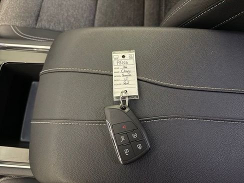 Used 2026 Chevrolet Traverse LT FWD image 23