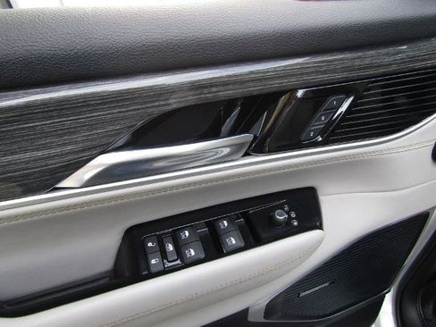 Used 2022 Jeep Wagoneer Series II AWD/4WD image 27
