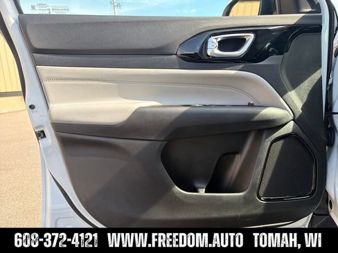 Used 2025 Jeep Compass Limited AWD/4WD image 10