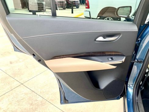 Used 2025 Cadillac XT4 Premium Luxury FWD image 16