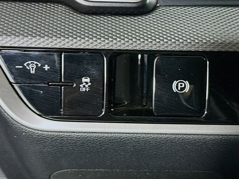 Used 2025 Kia Sportage LX image 17