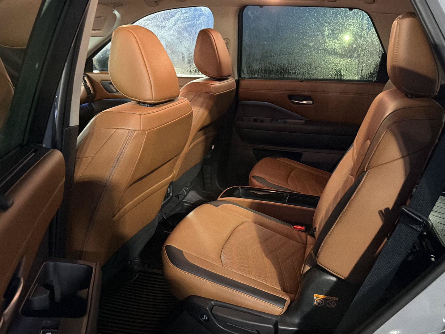 Used 2024 Nissan Pathfinder Platinum FWD image 11