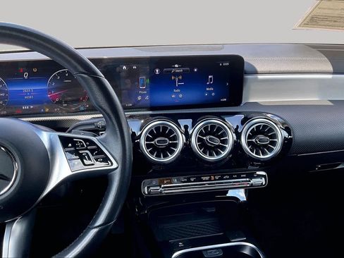 Used 2025 Mercedes-Benz CLA 250 image 7