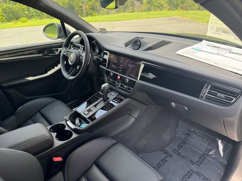 New 2025 Porsche Macan S image 18