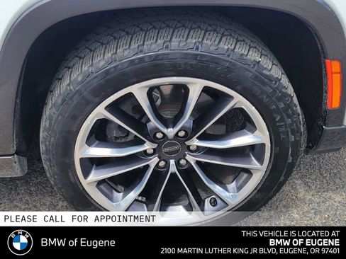 Used 2022 Jeep Wagoneer Series III w/ Premium Group I AWD/4WD image 9
