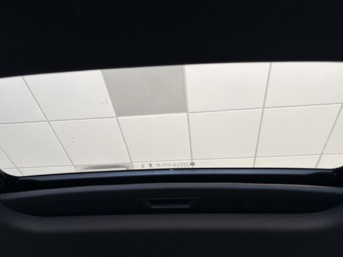 Used 2025 Chevrolet Trax RS w/ Sunroof Package image 18