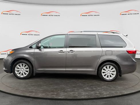 Used 2017 Toyota Sienna LE AWD/4WD image 7