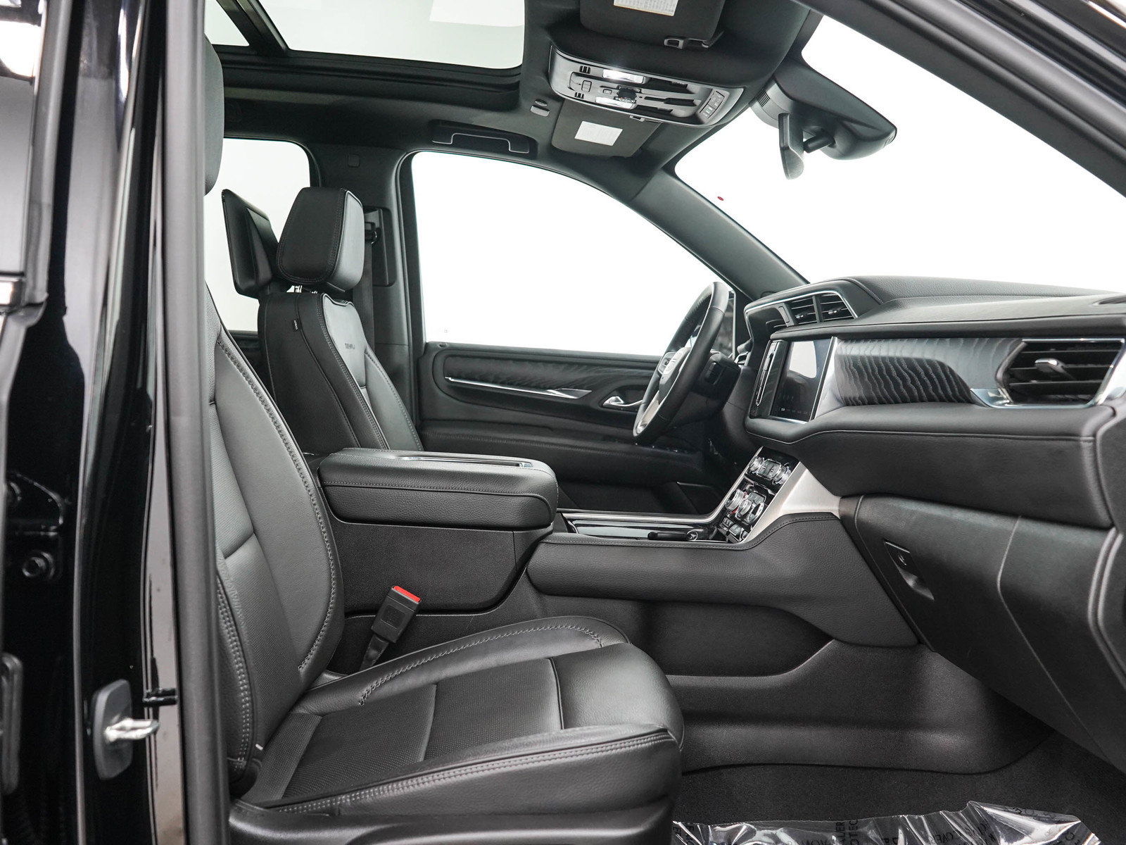 Used 2023 GMC Yukon XL Denali AWD/4WD image 13