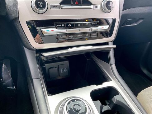 Used 2022 Ford Explorer 4WD image 25
