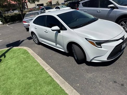Used 2025 Toyota Corolla LE w/ Convenience Package FWD image 1