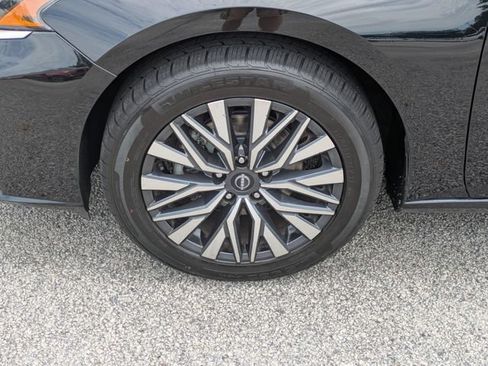 Used 2025 Nissan Altima 2.5 SV AWD/4WD image 10