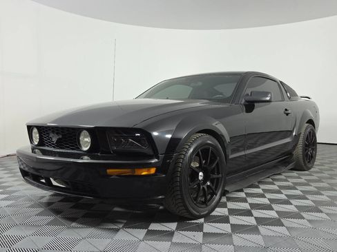 Used 2006 Ford Mustang GT RWD image 3