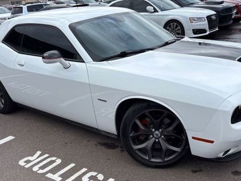 Used 2019 Dodge Challenger R/T RWD image 1