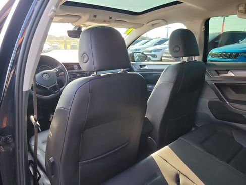 Used 2021 Volkswagen Golf 4-Door image 12