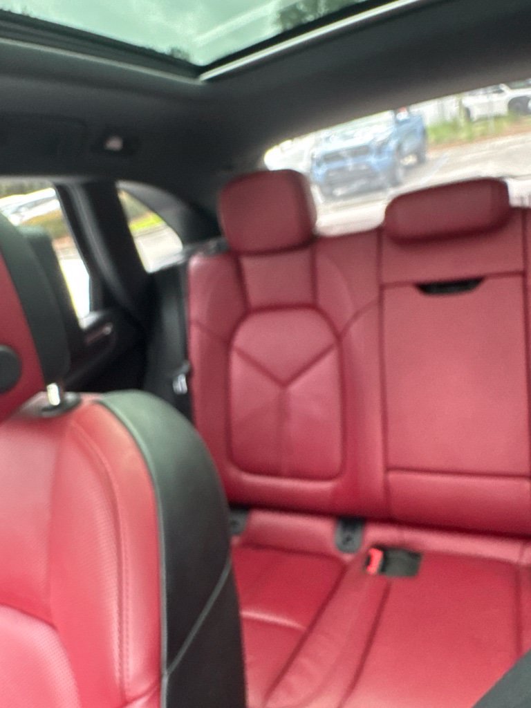 Used 2022 Porsche Macan S AWD/4WD image 3