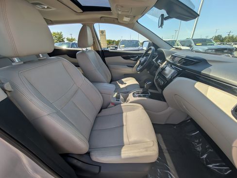 Used 2018 Nissan Rogue Sport SL w/ SL Premium Package FWD image 10