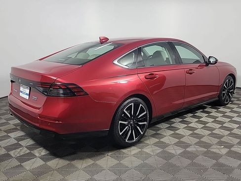 Used 2023 Honda Accord Touring image 4