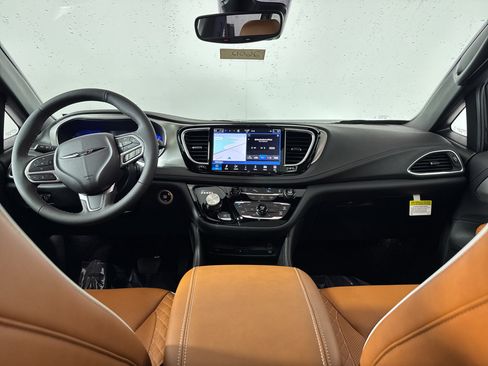 New 2026 Chrysler Pacifica Pinnacle image 5