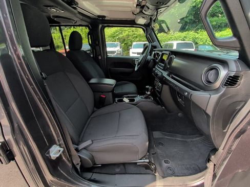 Used 2023 Jeep Wrangler Unlimited w/ Cold Weather Group AWD/4WD image 15