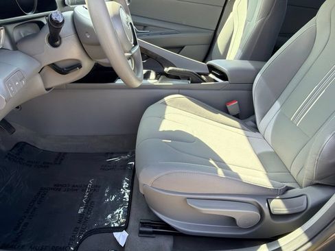 Used 2023 Hyundai Elantra SEL FWD image 26