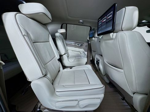Used 2023 GMC Yukon XL Denali w/ Denali Reserve Package image 34