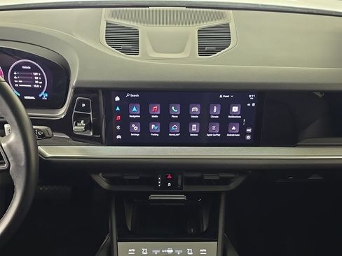 Certified 2024 Porsche Cayenne AWD/4WD image 19