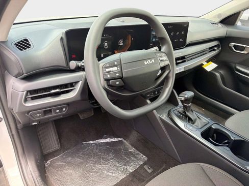 New 2026 Kia K4 FWD image 18