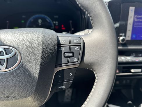 Used 2025 Toyota Camry SE FWD image 32