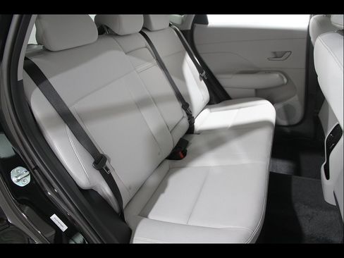 Certified 2025 Hyundai Kona SEL AWD/4WD image 18
