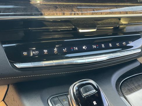 Used 2023 Cadillac Escalade ESV Premium Luxury image 23