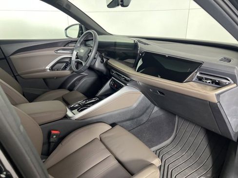 Used 2025 Audi Q5 Premium Plus w/ Premium Plus image 12