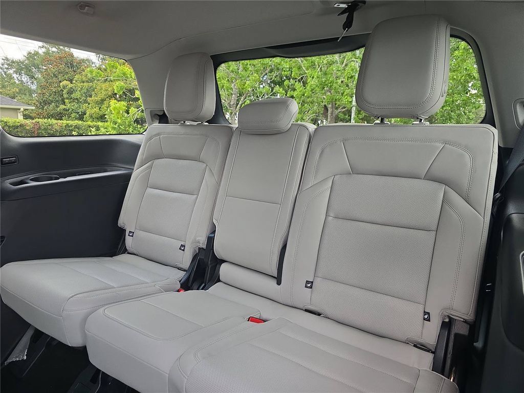 New 2026 Lincoln Navigator Premiere AWD/4WD image 12